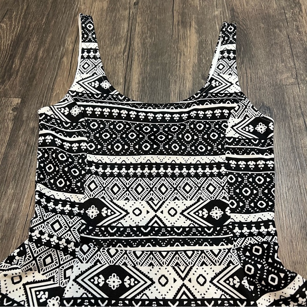 Divided Black And White Short Sleeves Fit and Flare Mini Dress Size 4 - Picture 2 of 6